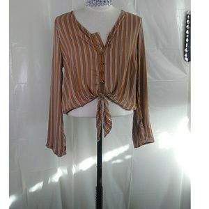 NWT Urban Romantic Tie up blouse. Size L